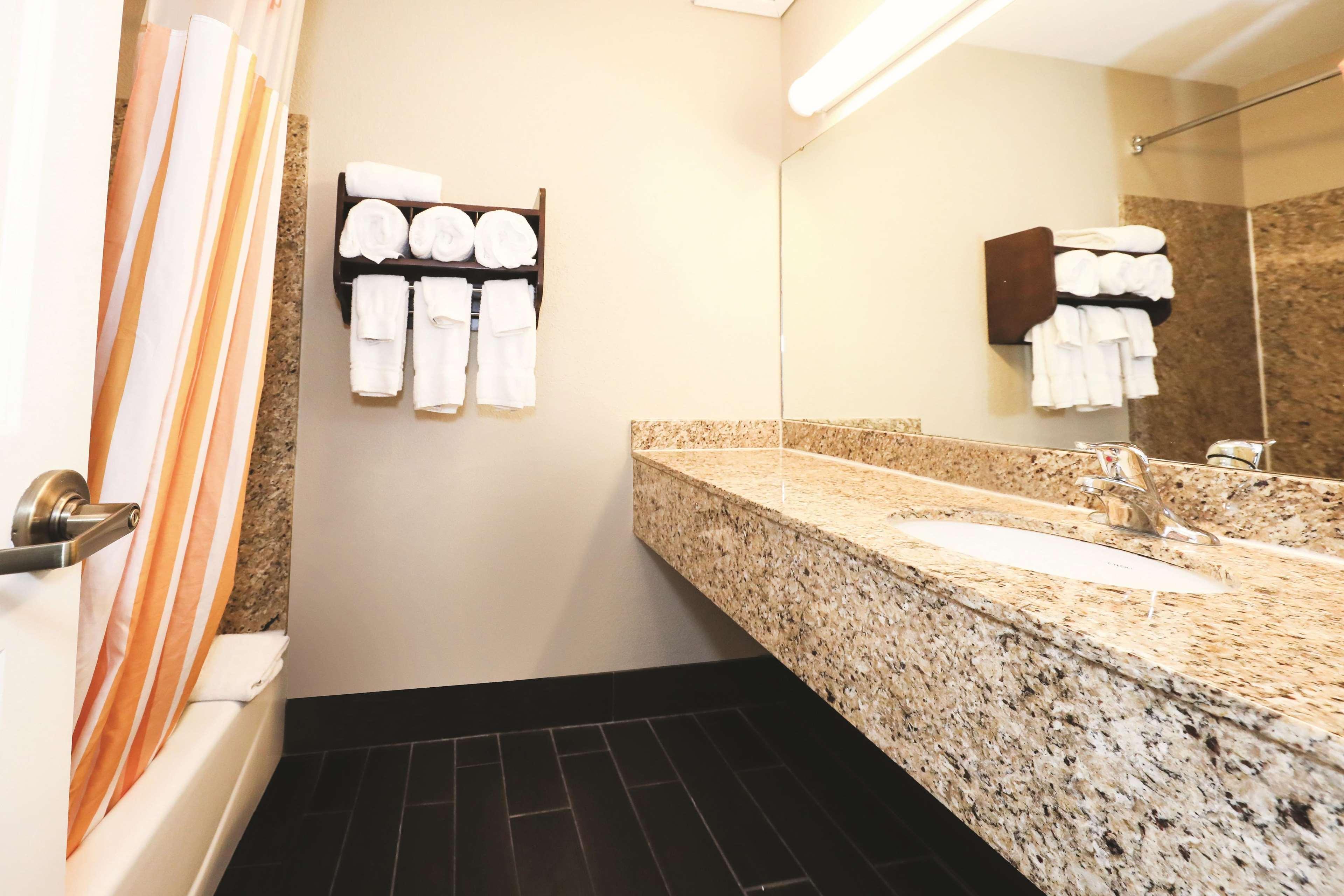 La Quinta Inn By Wyndham Sandusky Near Cedar Point Экстерьер фото