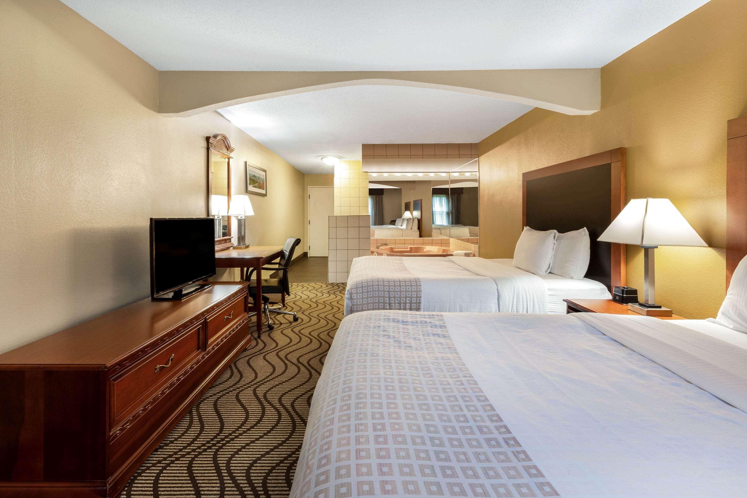 La Quinta Inn By Wyndham Sandusky Near Cedar Point Экстерьер фото