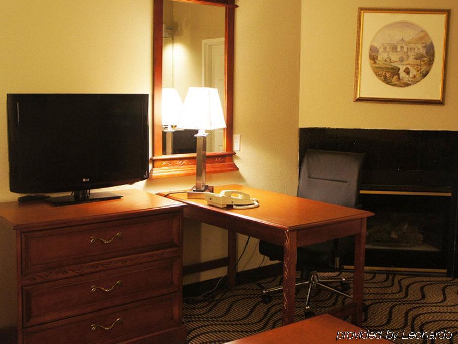 La Quinta Inn By Wyndham Sandusky Near Cedar Point Экстерьер фото