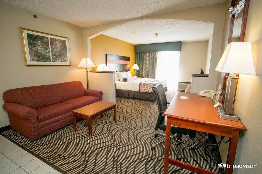 La Quinta Inn By Wyndham Sandusky Near Cedar Point Экстерьер фото
