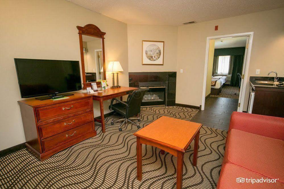 La Quinta Inn By Wyndham Sandusky Near Cedar Point Экстерьер фото